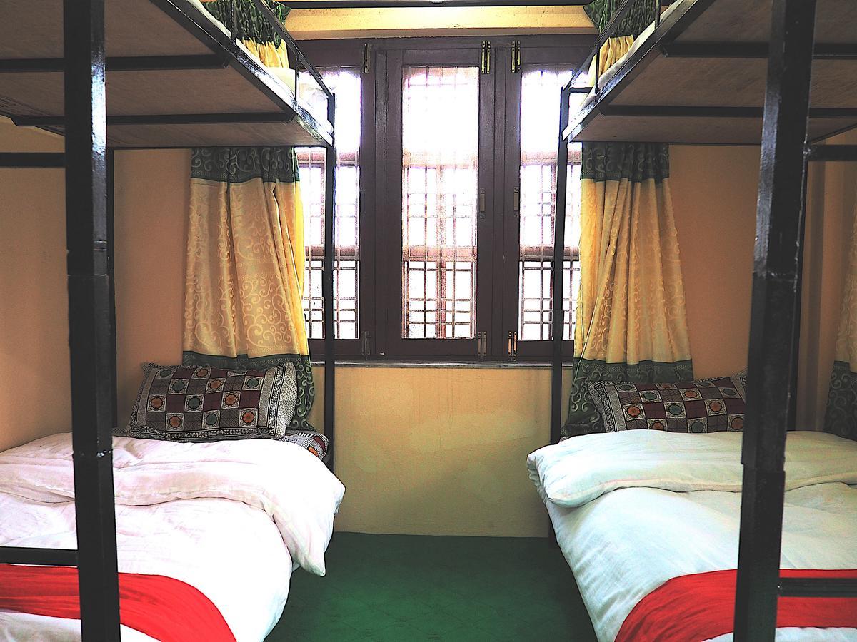 Aroma Tourist Hostel Похара Екстериор снимка
