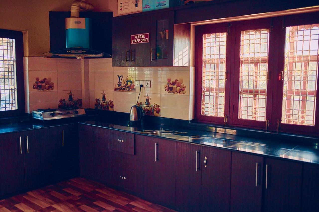 Aroma Tourist Hostel Похара Екстериор снимка