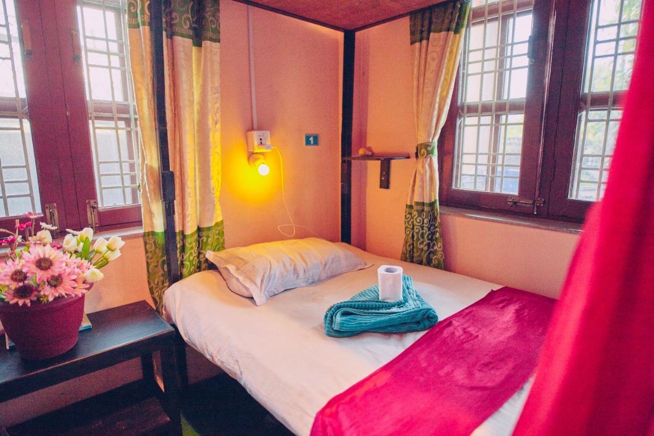 Aroma Tourist Hostel Похара Екстериор снимка