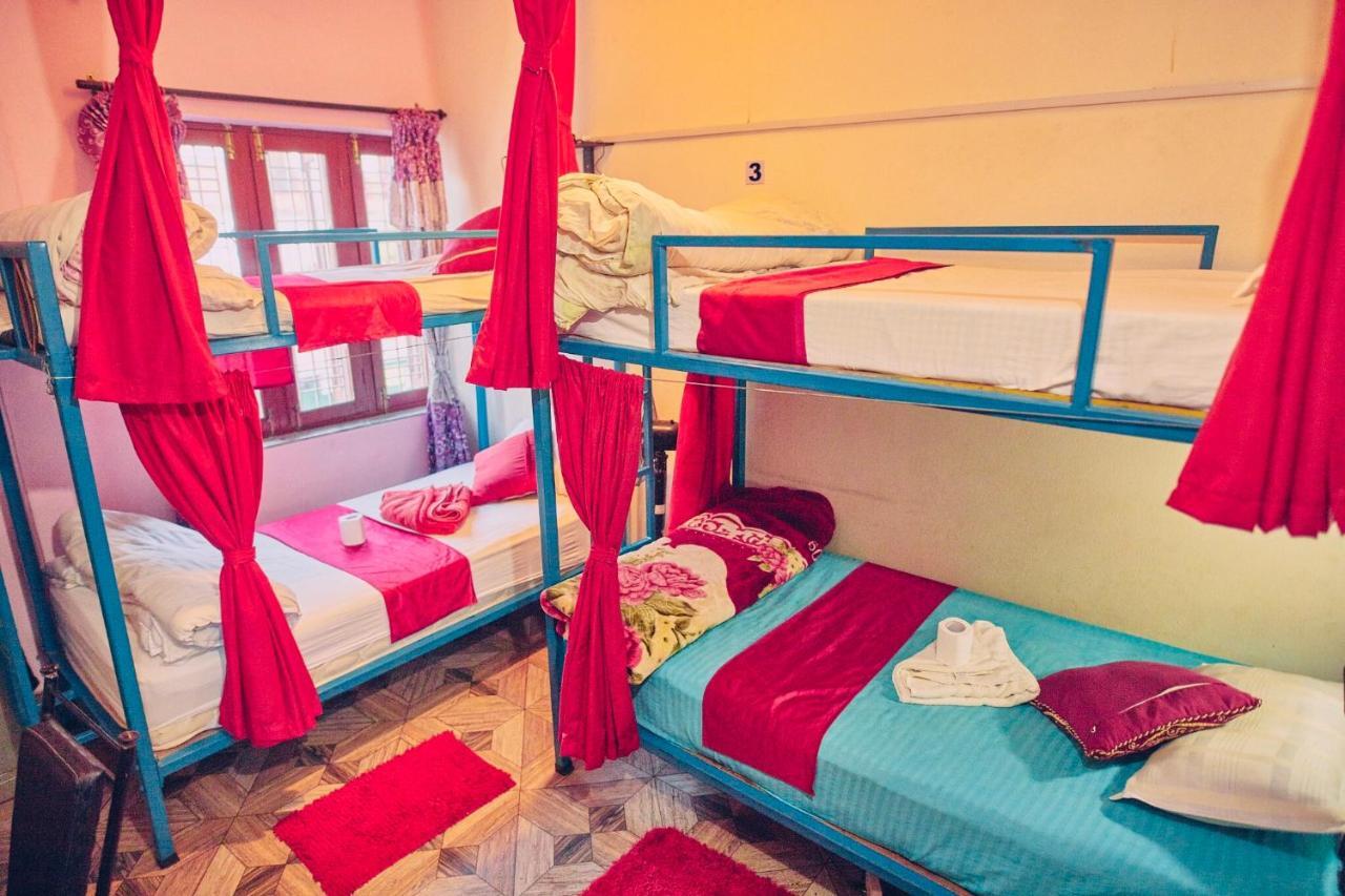Aroma Tourist Hostel Похара Екстериор снимка