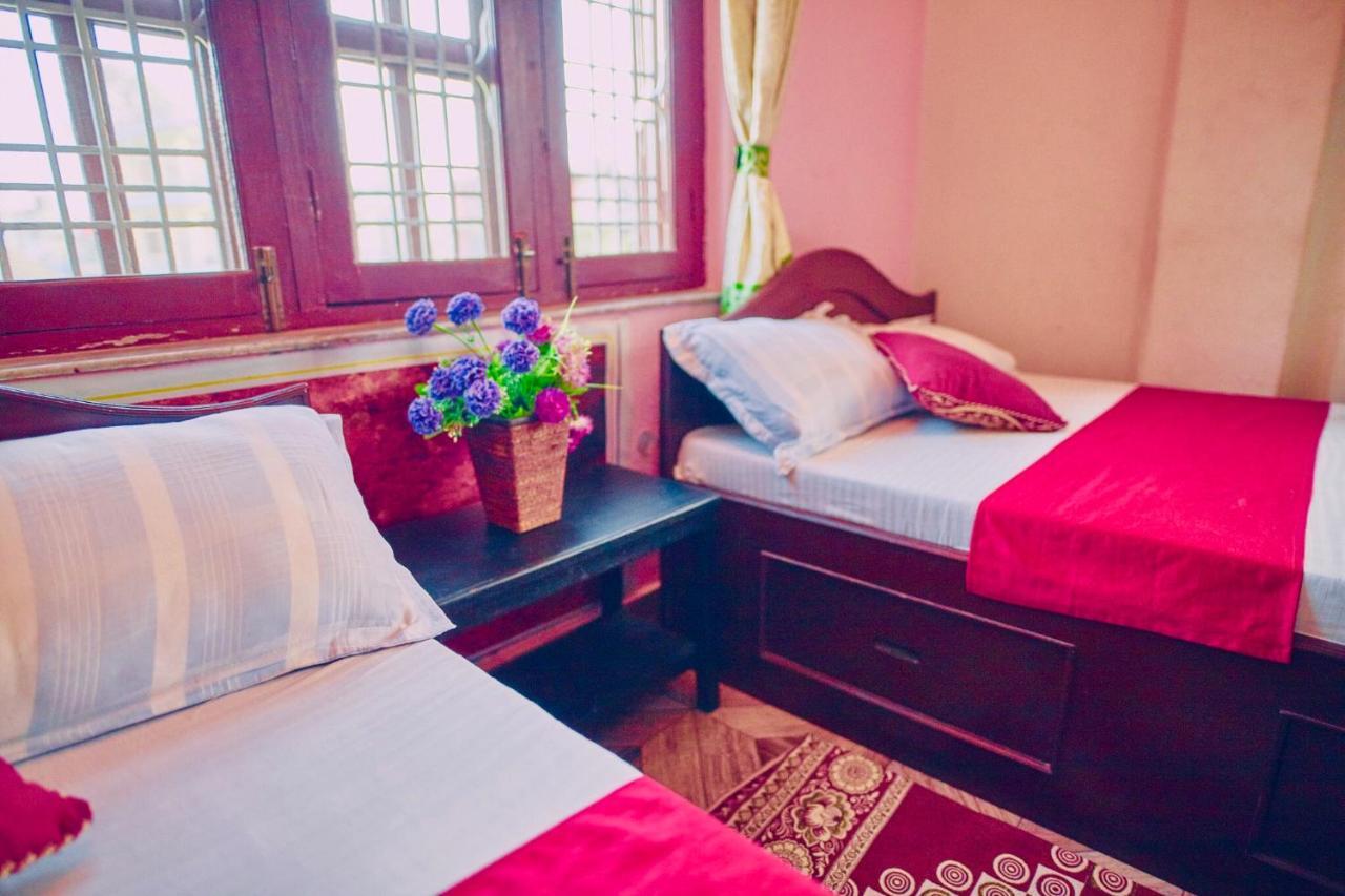 Aroma Tourist Hostel Похара Екстериор снимка